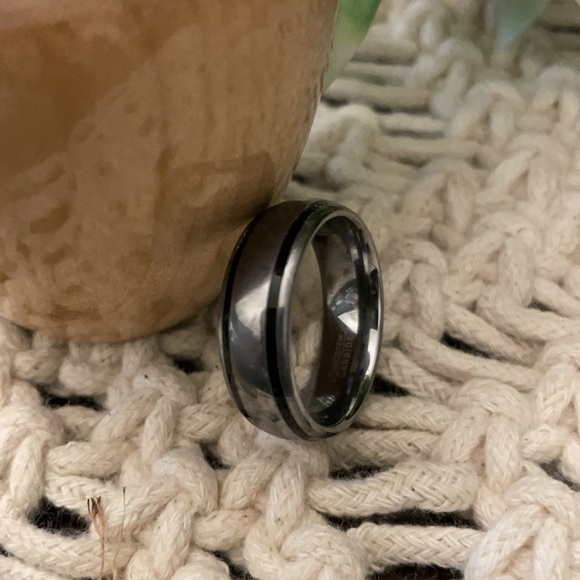 Tungsten Carbide Men’s Ring Silver w/Black Inlays - Picture 3 of 5